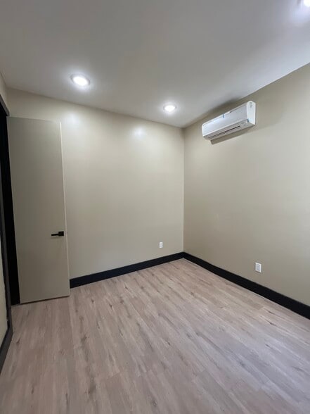 Second bedroom - 948 Westside Ave
