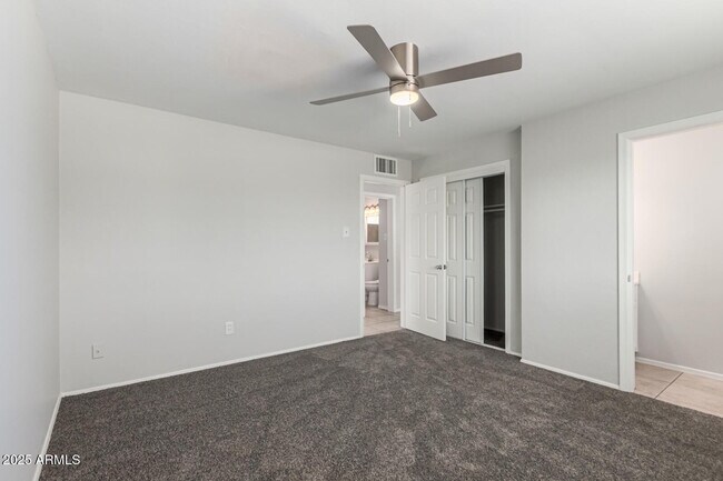 Building Photo - 1238 E Vine Ave