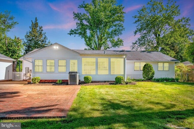 Building Photo - 1732 Beverly Dr