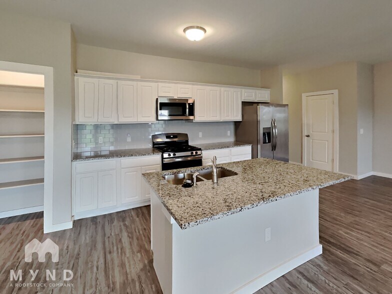 Building Photo - 14316 Peach Tree Dr