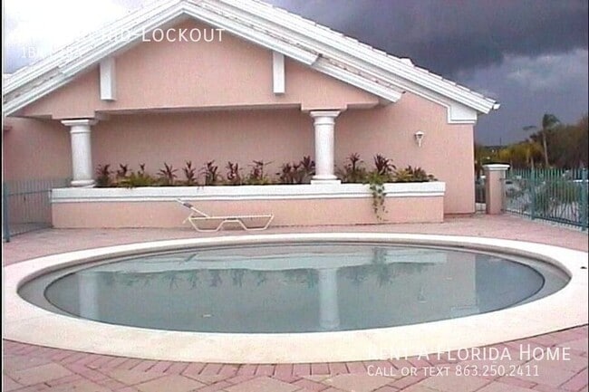 Building Photo - 902 Orchid-Lockout-