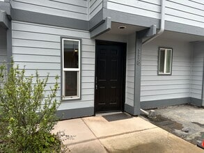 Building Photo - Two Story Condo in Downtown Bellevue