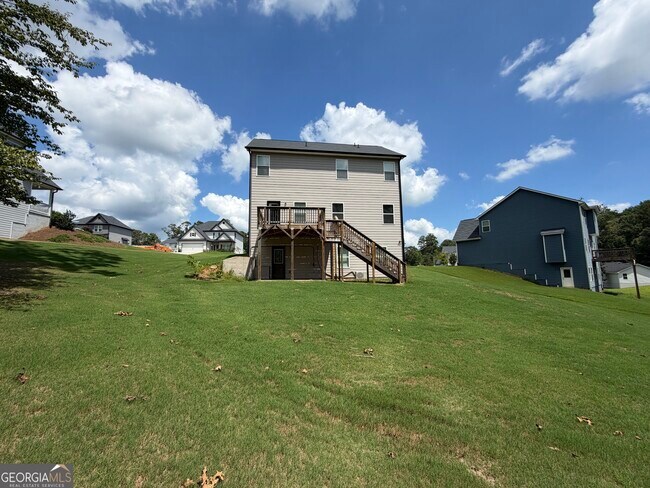 Building Photo - 121 Quail Forest Circle