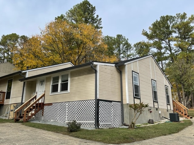 Building Photo - 2001 Peppertree St