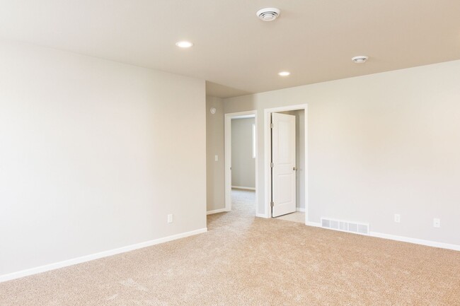 Building Photo - 3-bedroom, 3-bathroom West Fargo Single-Family Home w/ 3 Stall Garage