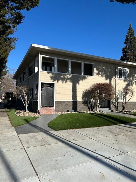 Building Photo - 596 N 2nd St