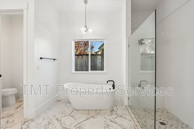 Building Photo - 1007 Bridger Dr