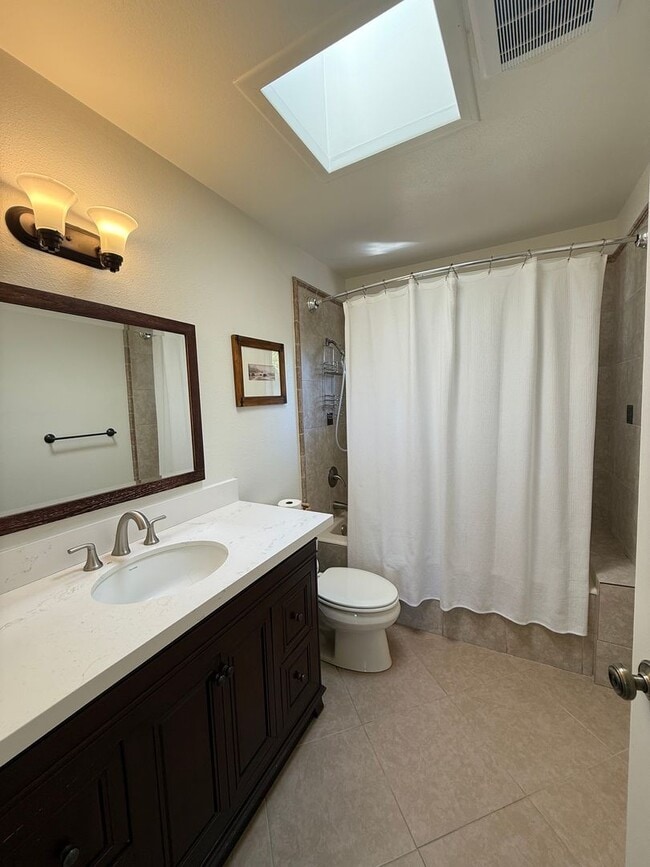 Building Photo - Remodeled - 3 bed, 2 bath single story home in Thousand Oaks