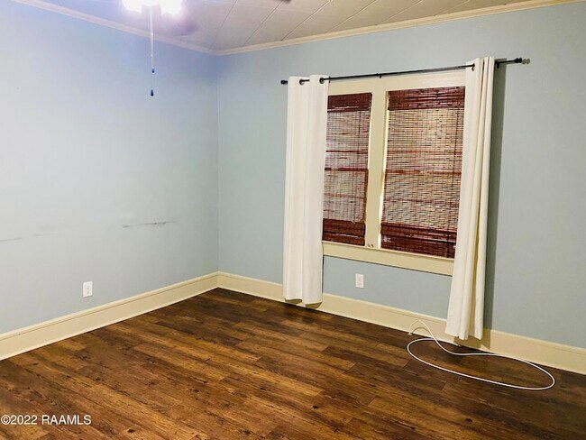 Building Photo - 306 S Lee Ave