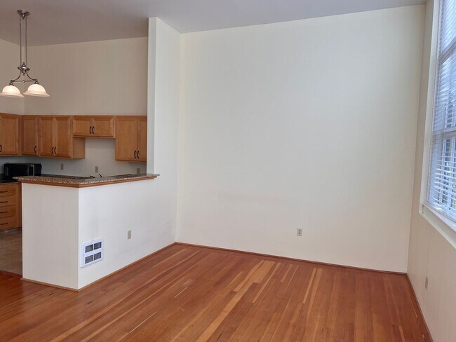 Building Photo - Historic Lincoln School Condo in downtown Eugene