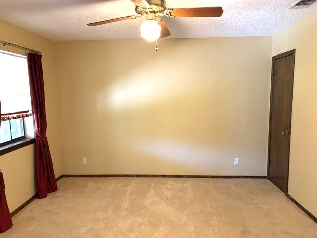 Building Photo - 531 Fairway Ct