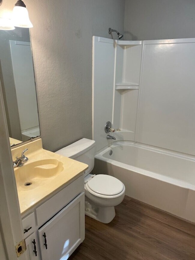 Building Photo - 322 Spring Branch Ln