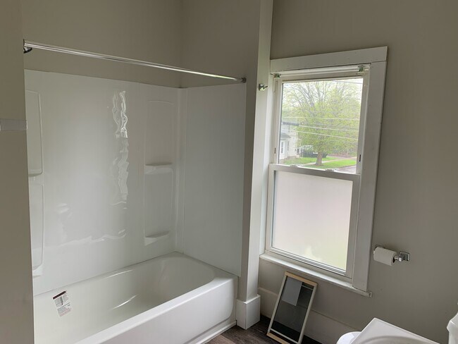Building Photo - 217