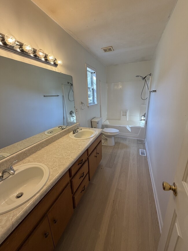 Building Photo - 304 Clearlake Ct