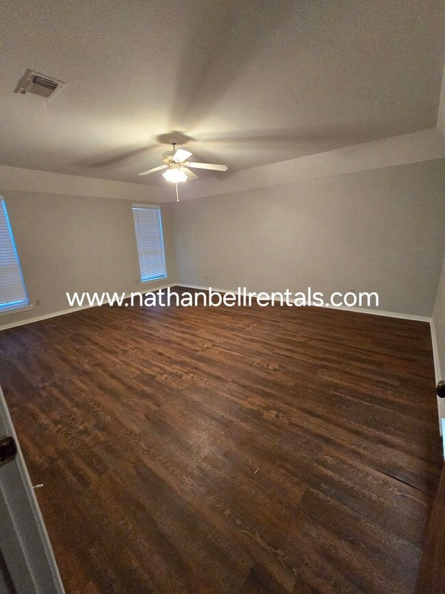 Building Photo - 3 bedroom 2 bath