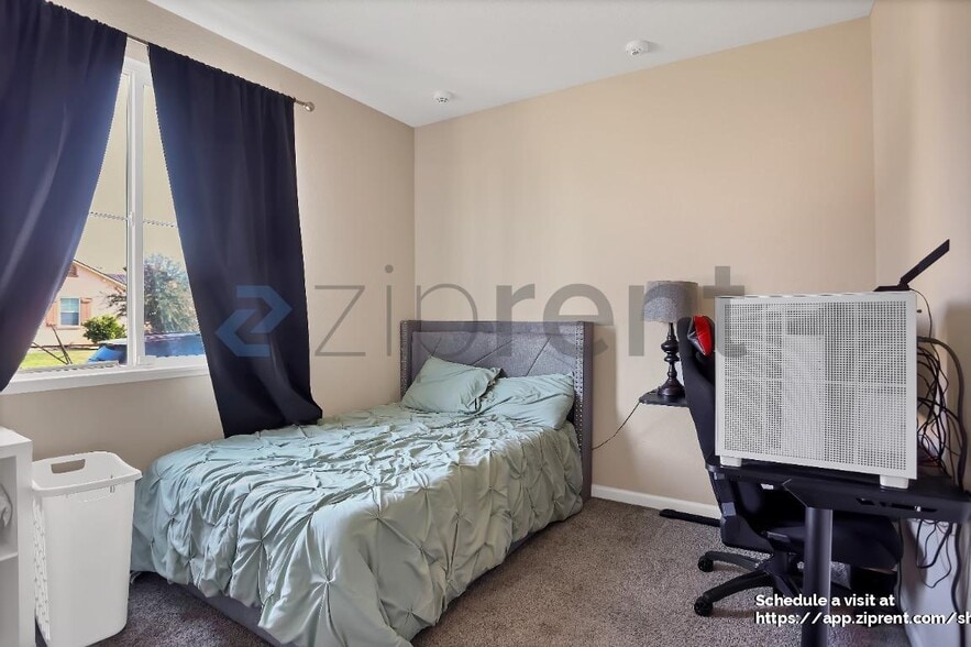 Building Photo - 1104 Greenbrier Dr