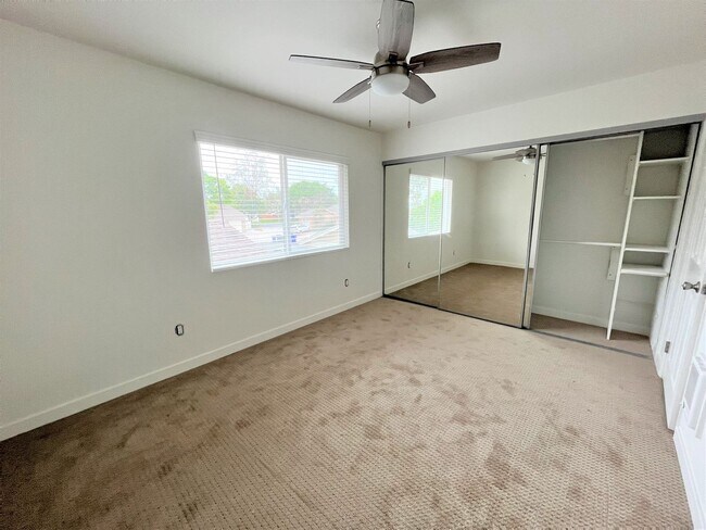 Building Photo - Light & Bright, Remodeled 3BD/1.5BA w/ 1 Car Garage, Comm Pool, Park and Greenbelts