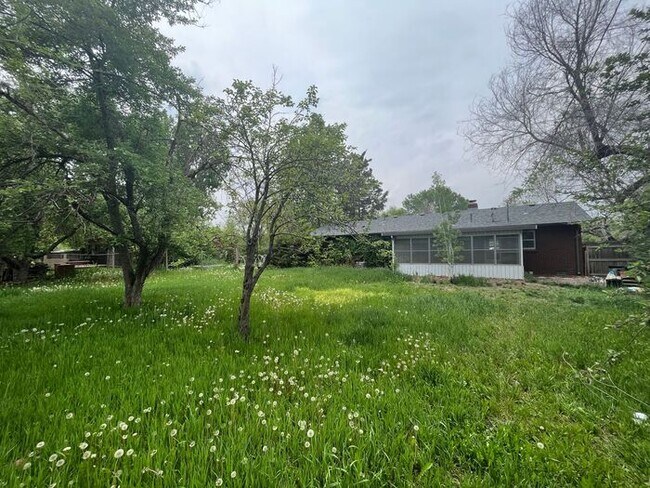 Building Photo - Cute Home in Laporte