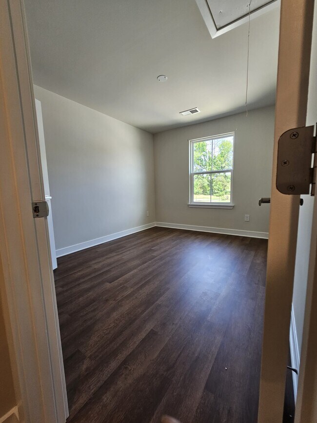Building Photo - 53 Connaught Ct