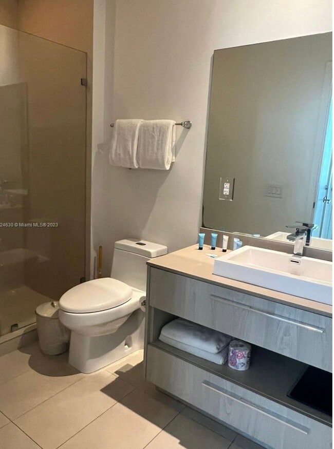 Building Photo - Seasonal Rental – Stunning Corner 1Bed/1Bath Unit with Breathtaking Ocean and Beach Views