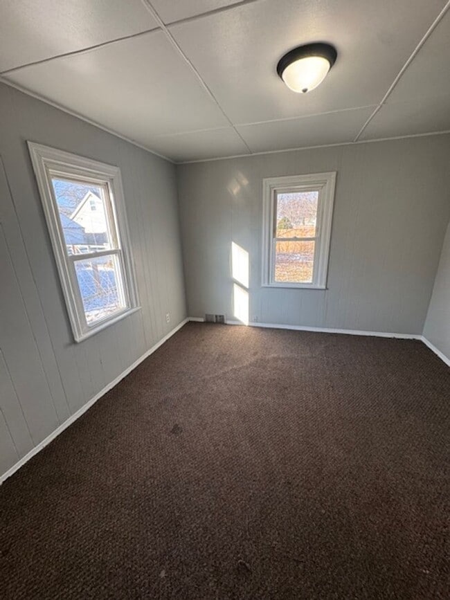 Building Photo - 608 State St