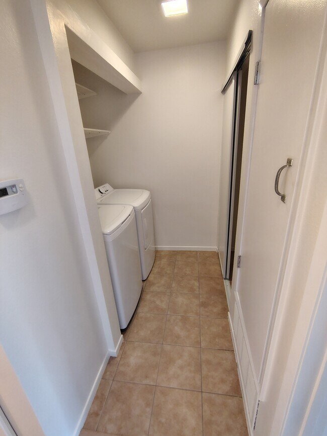 Washer & Dryer - 10861 Moorpark St