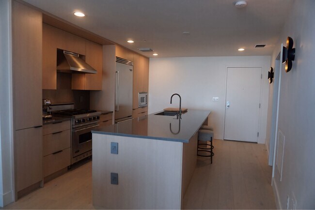 Ready to entertain or quiet evenings. - 1208 E Kennedy Blvd
