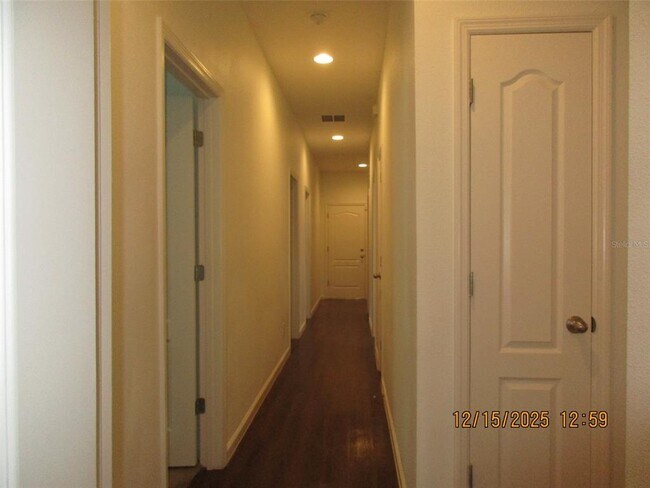 Building Photo - 3230 Stratton Cir