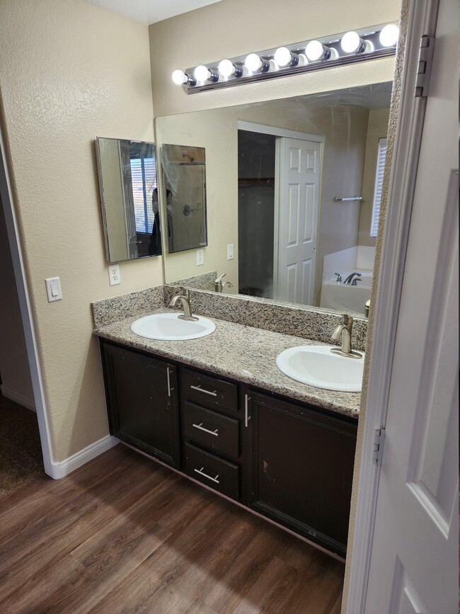 Building Photo - 5236 Scarlet Iris Ct