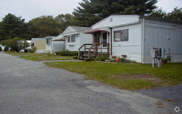 Building Photo - Hillcrest Retirement Community