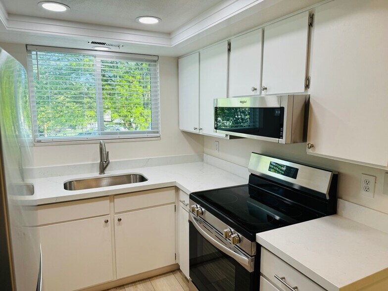 Building Photo - 4646 Quail Park Dr