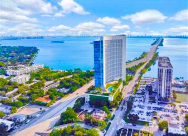 Building Photo - 601 NE 36th St