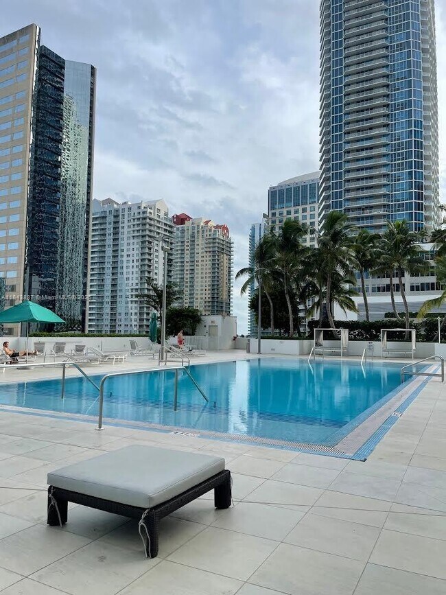 Building Photo - 951 Brickell Ave
