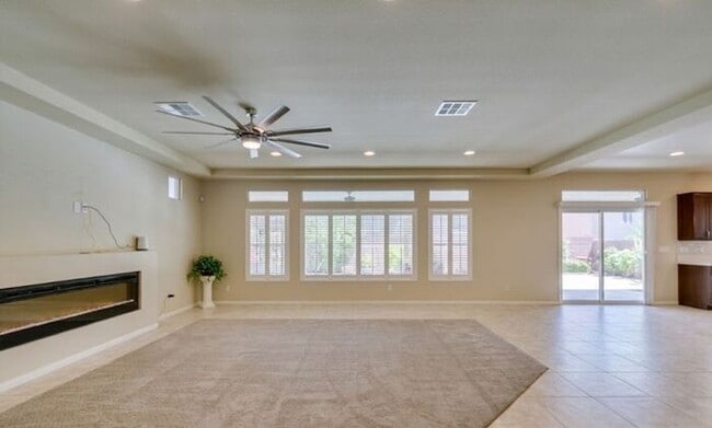 Building Photo - Bright & Spacious 5-Bedroom Home with 3-Car Garage in 89141