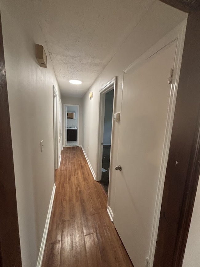 Building Photo - 3 Bed/2 Bath Ranch Style Home!