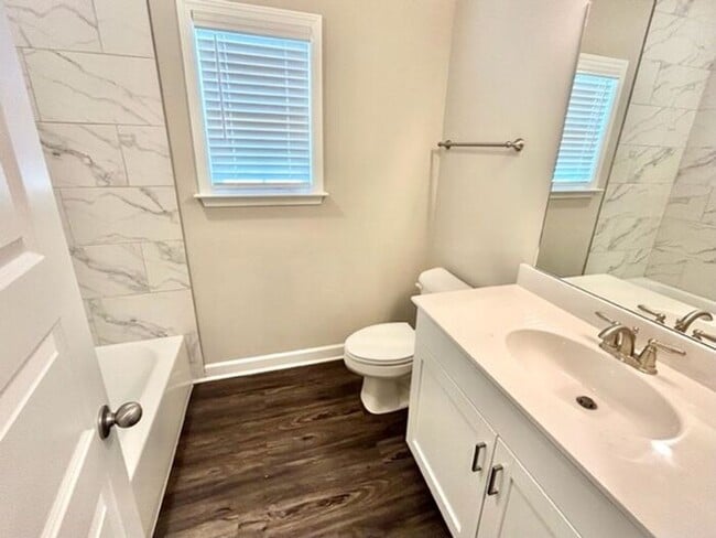Building Photo - Now Leasing a 4-bedroom 2.5 bath home in M...