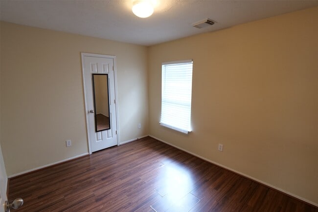 Building Photo - 2802 Harte Ct