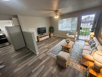 Building Photo - Gated Courtyard Apartment