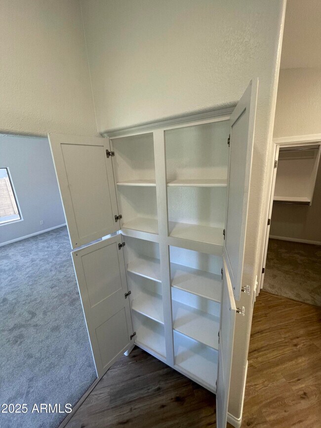 Building Photo - 841 E Lovegrass Dr