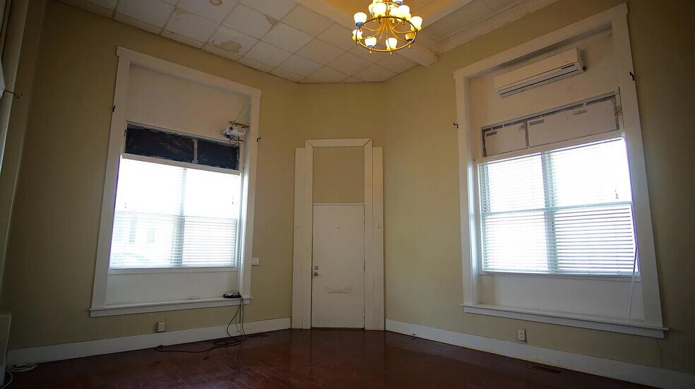 Building Photo - 124 Almy St