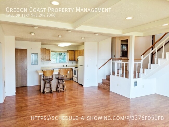 Building Photo - 584 Hwy 101 S