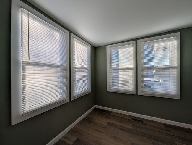 Building Photo - Newly Renovated 4 bedroom house