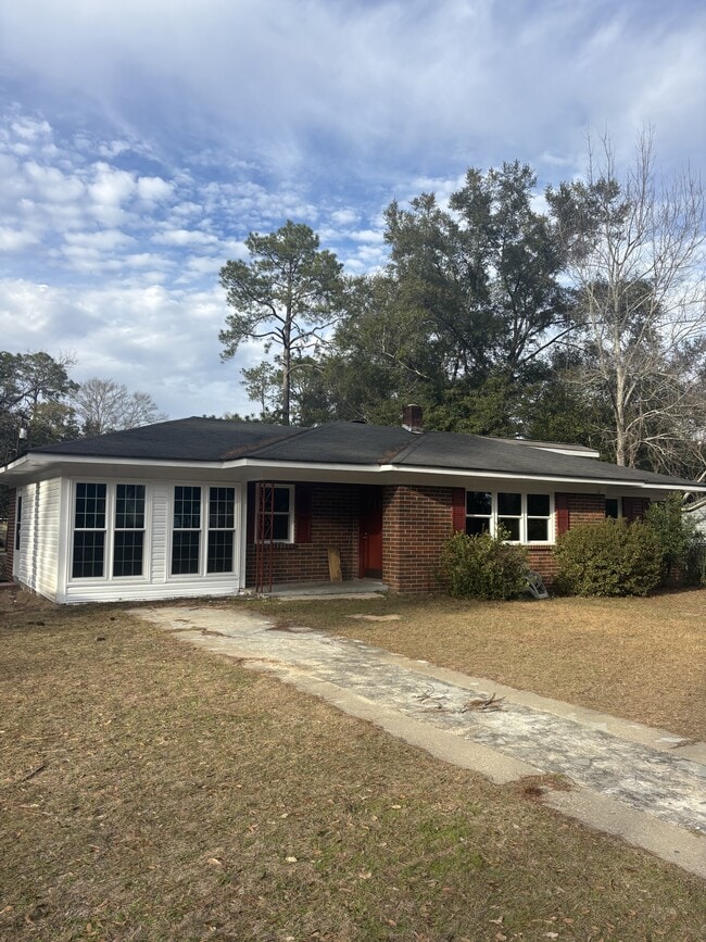 Building Photo - 2533 Crescent Dr