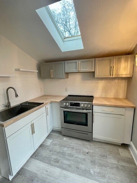 Building Photo - 4125 Farrington Rd