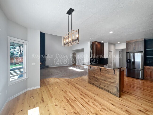 Building Photo - 345 E Kite Dr