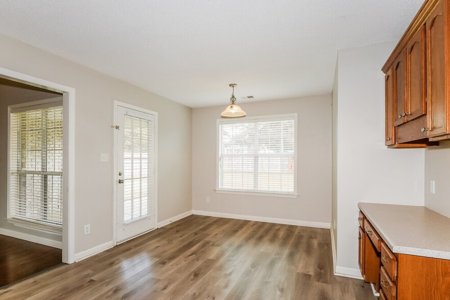 Building Photo - 7838 Alexanders Crossing Dr