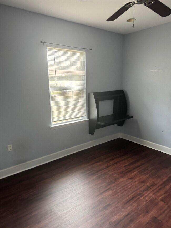 Building Photo - 1846 Belle Vue Way