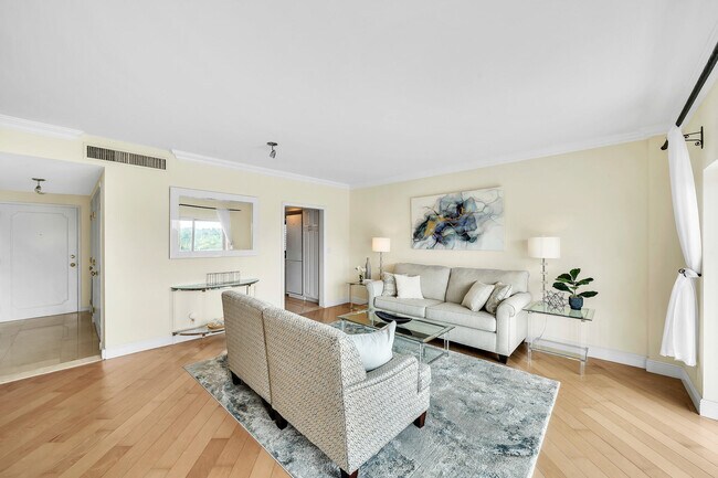 Building Photo - 250 Bradley Pl