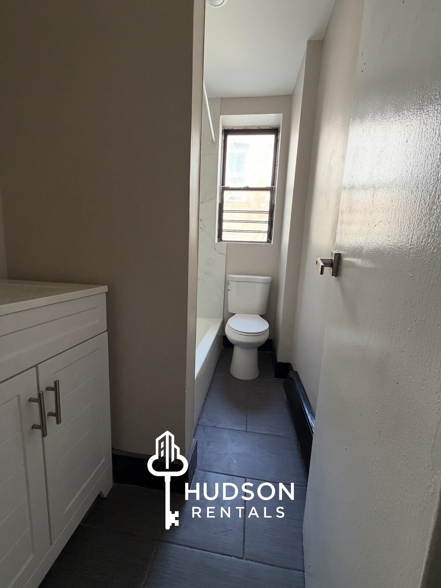 110 Warner Ave 5 - 110 Warner Ave