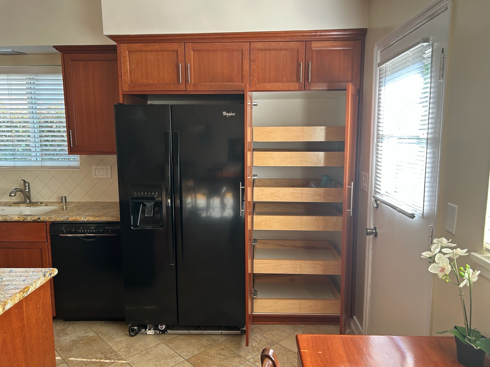 Kitchen Pantry - 5835 Babbitt Ave